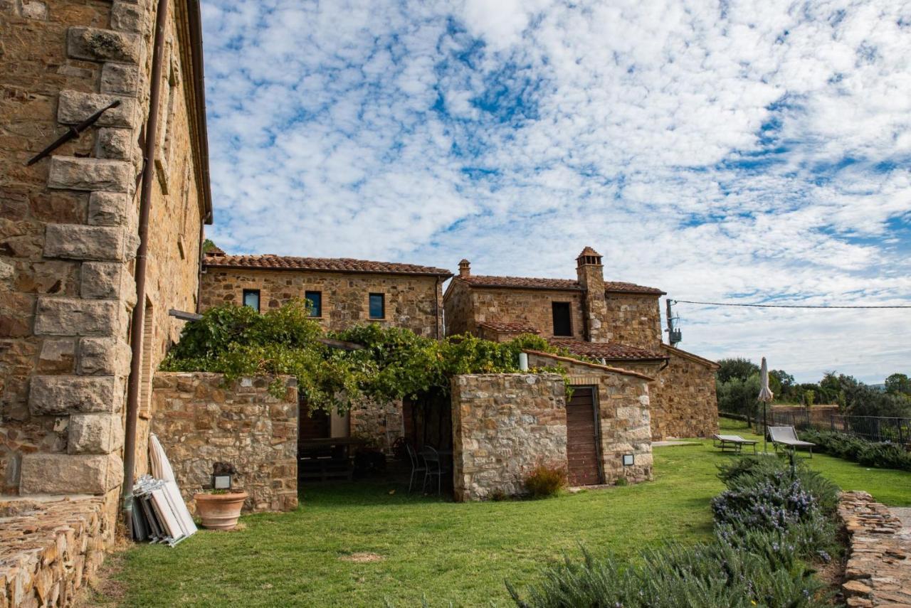 Le 7 Camicie Aparthotel Castelnuovo dell'Abate Bagian luar foto