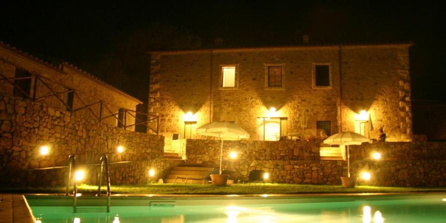 Le 7 Camicie Aparthotel Castelnuovo dell'Abate Bagian luar foto